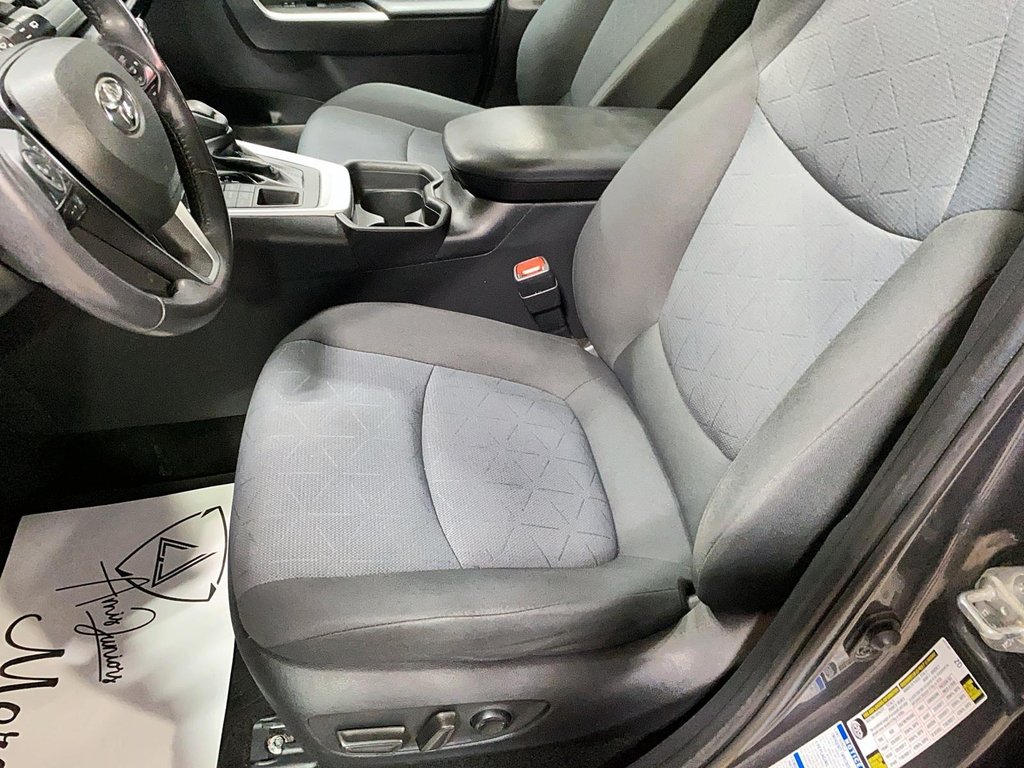 2019 Toyota RAV4 in Baie-Comeau, Quebec - 11 - w1024h768px