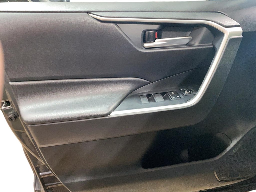 Toyota RAV4  2020 à Jonquière, Québec - 10 - w1024h768px