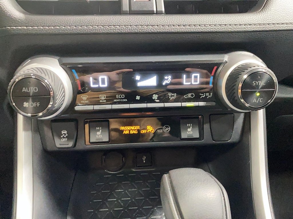 2020 Toyota RAV4 in Jonquière, Quebec - 19 - w1024h768px
