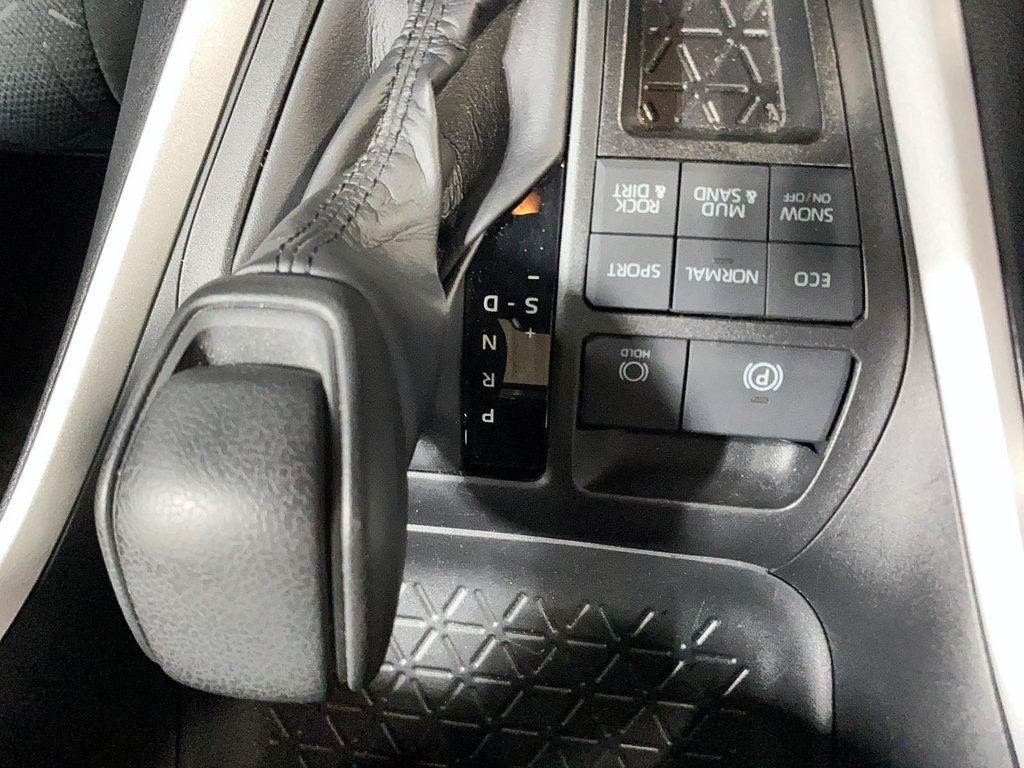 2020 Toyota RAV4 in Jonquière, Quebec - 13 - w1024h768px