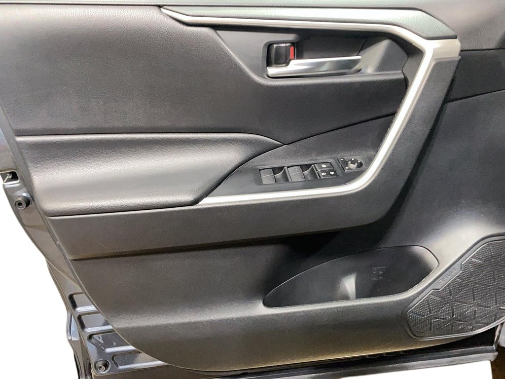 2020 Toyota RAV4 in Jonquière, Quebec - 10 - w1024h768px