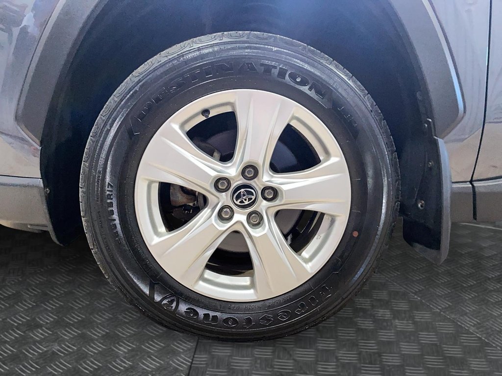 2020 Toyota RAV4 in Jonquière, Quebec - 6 - w1024h768px