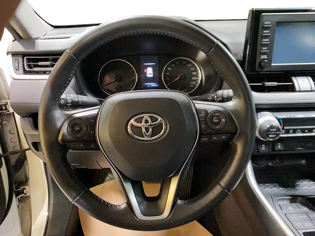 2020 Toyota RAV4 XLE in Jonquière, Quebec - 13 - w1024h768px