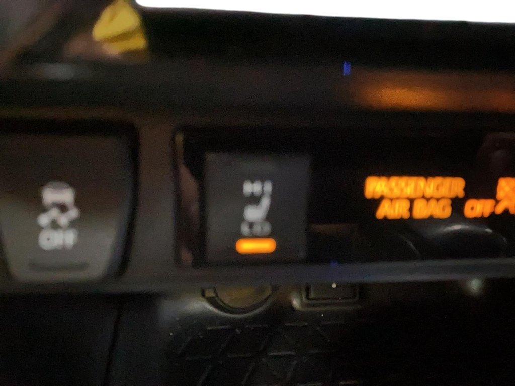 2020 Toyota RAV4 XLE in Jonquière, Quebec - 19 - w1024h768px