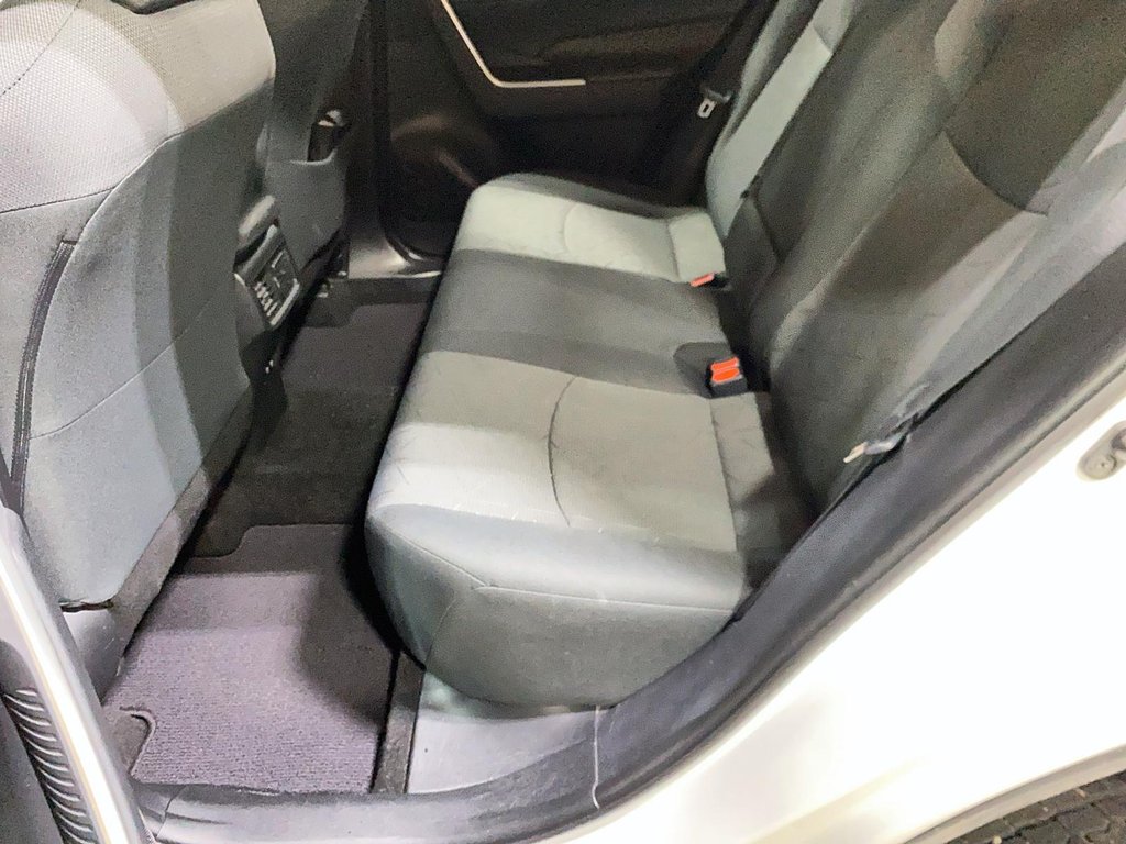 2020 Toyota RAV4 XLE in Jonquière, Quebec - 8 - w1024h768px