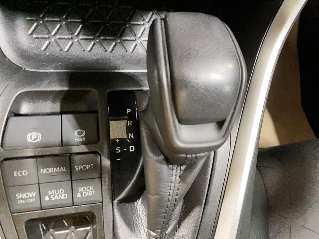 2020 Toyota RAV4 XLE in Jonquière, Quebec - 15 - w1024h768px