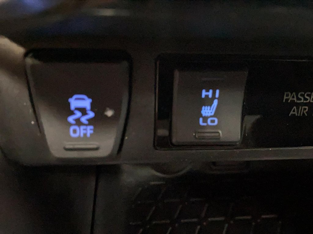 2021 Toyota RAV4 in Baie-Comeau, Quebec - 19 - w1024h768px