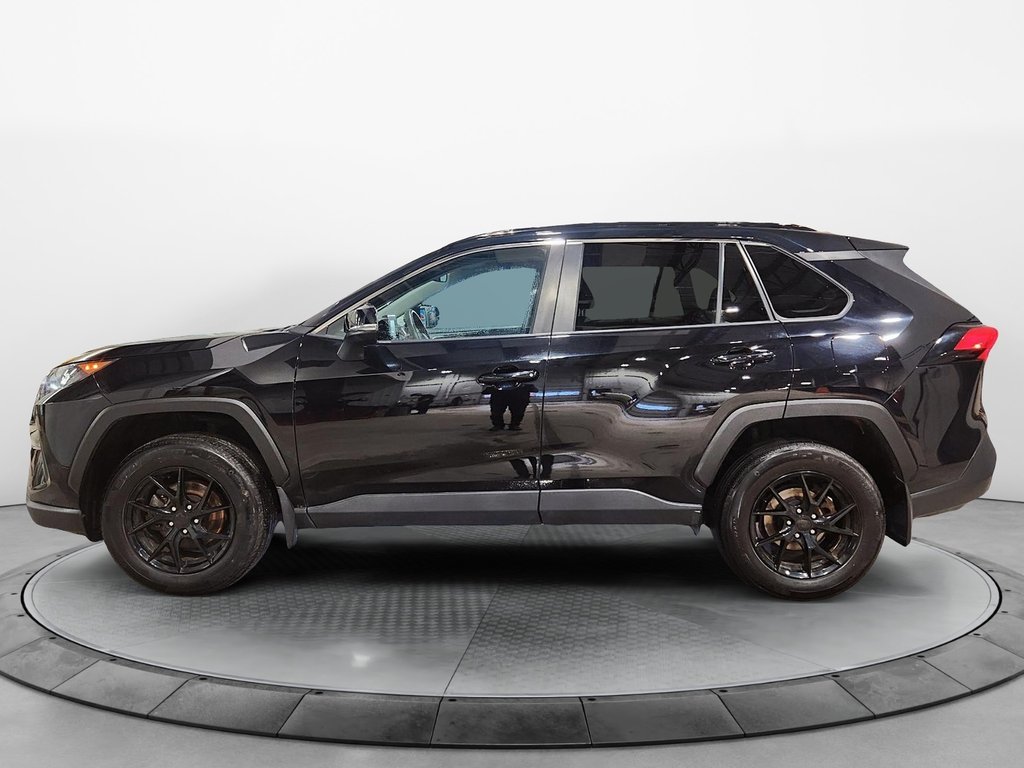 2021 Toyota RAV4 LE in Chicoutimi, Quebec - 7 - w1024h768px