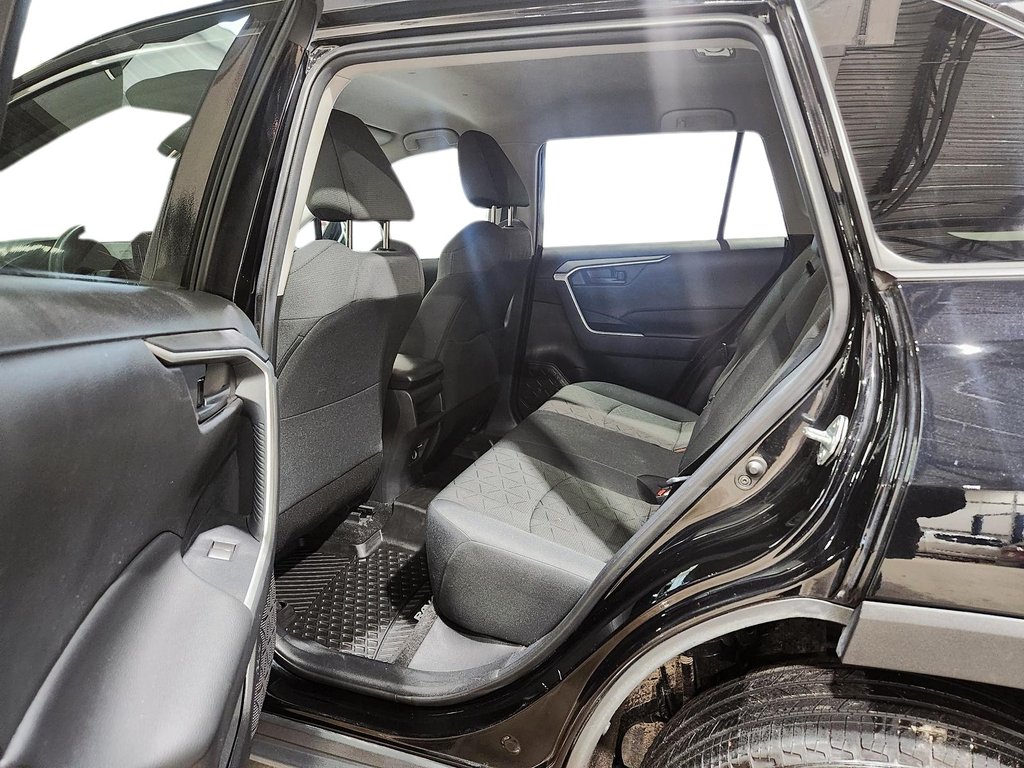 2021 Toyota RAV4 LE in Chicoutimi, Quebec - 12 - w1024h768px