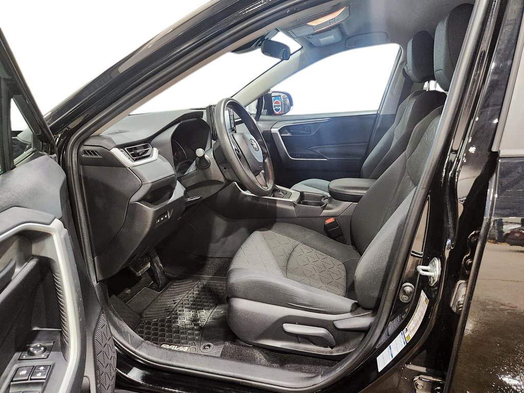2021 Toyota RAV4 LE in Chicoutimi, Quebec - 13 - w1024h768px