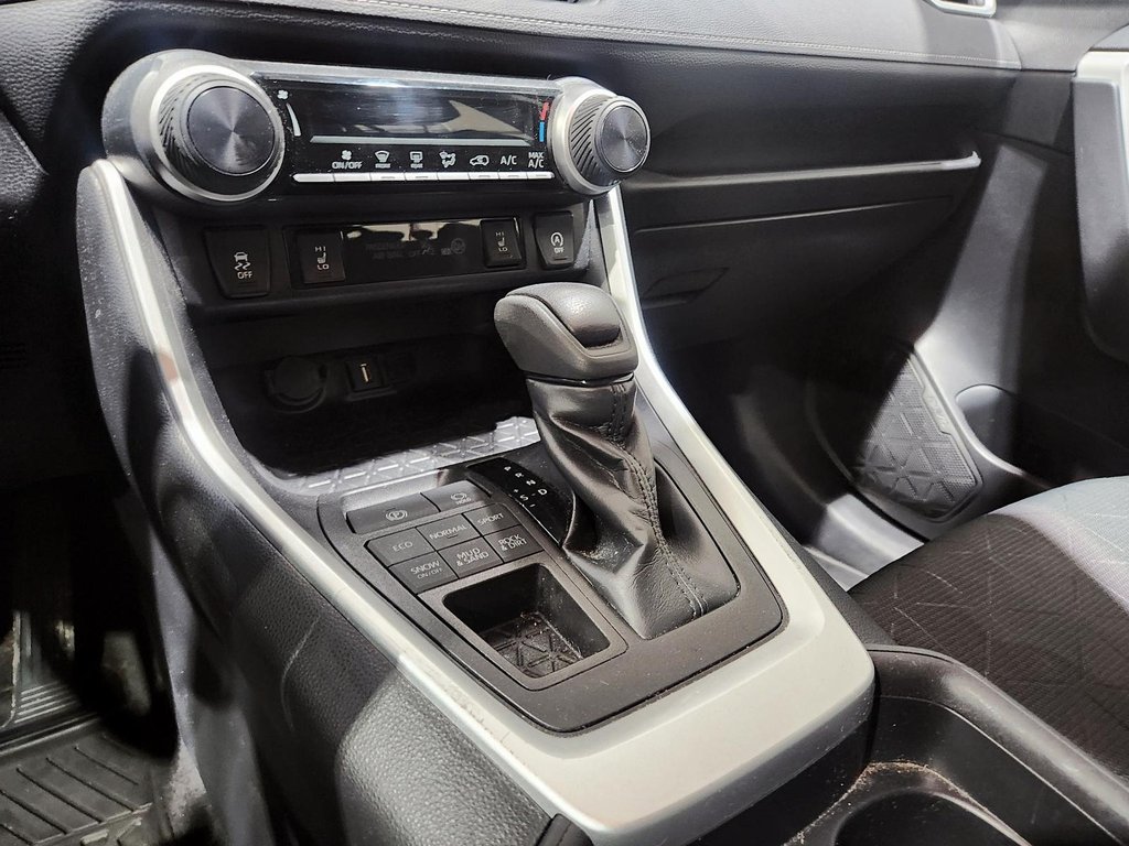 2021 Toyota RAV4 LE in Chicoutimi, Quebec - 19 - w1024h768px