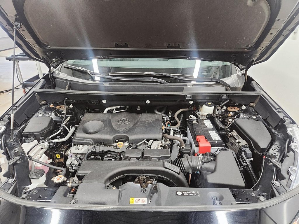 2021 Toyota RAV4 LE in Chicoutimi, Quebec - 11 - w1024h768px