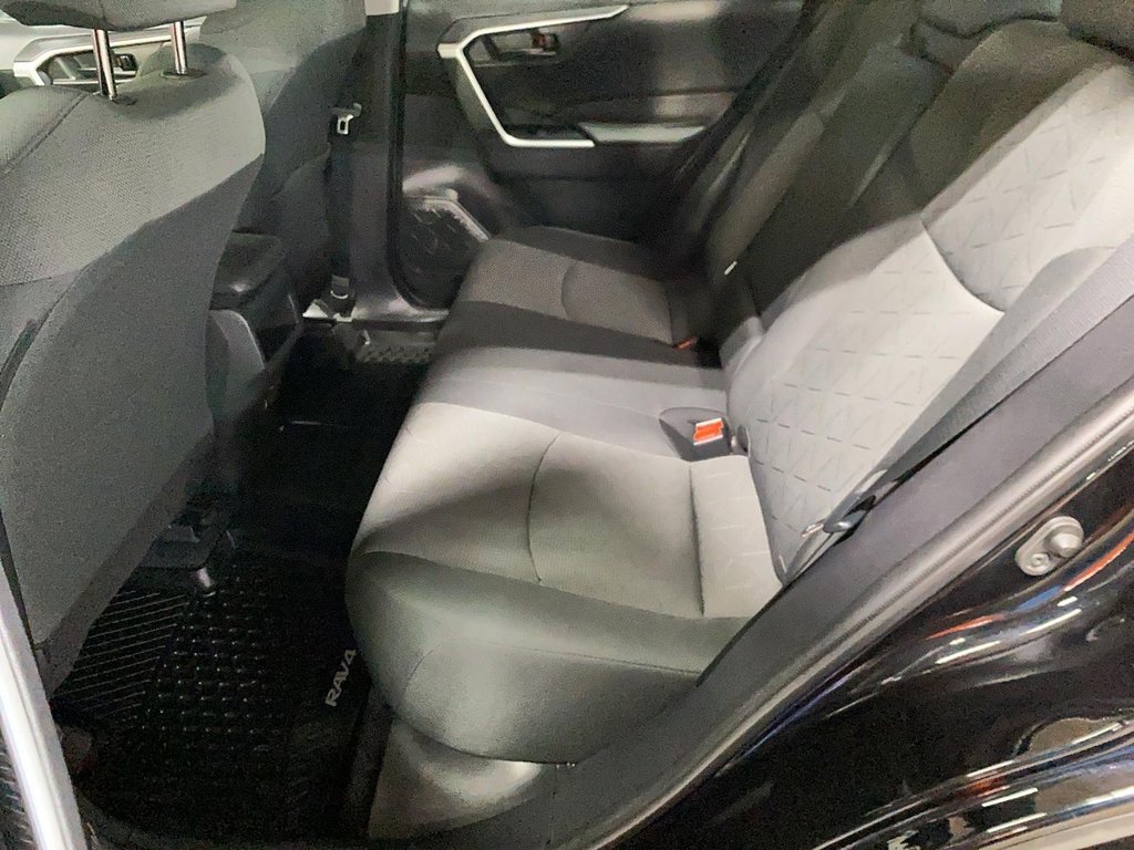 2021 Toyota RAV4 in Sept-Îles, Quebec - 9 - w1024h768px