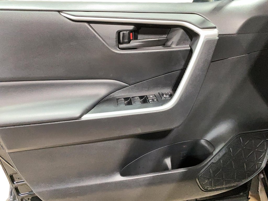 2021 Toyota RAV4 in Sept-Îles, Quebec - 10 - w1024h768px
