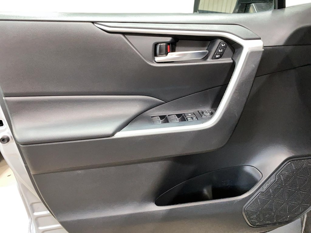 2022 Toyota RAV4 in Baie-Comeau, Quebec - 7 - w1024h768px
