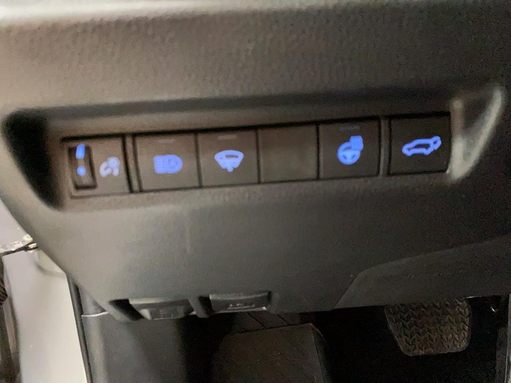 2022 Toyota RAV4 in Baie-Comeau, Quebec - 17 - w1024h768px