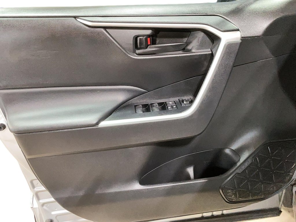 Toyota RAV4  2022 à Baie-Comeau, Québec - 11 - w1024h768px