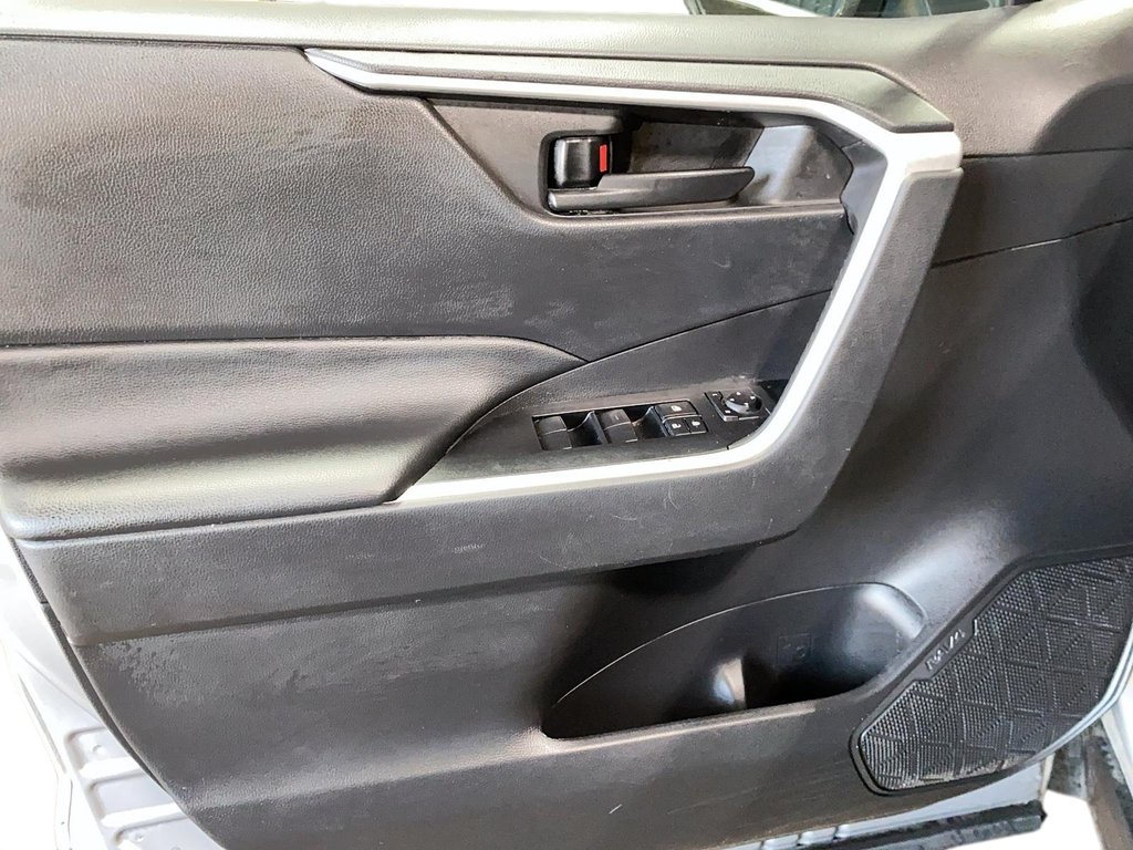 2022 Toyota RAV4 in Sept-Îles, Quebec - 9 - w1024h768px