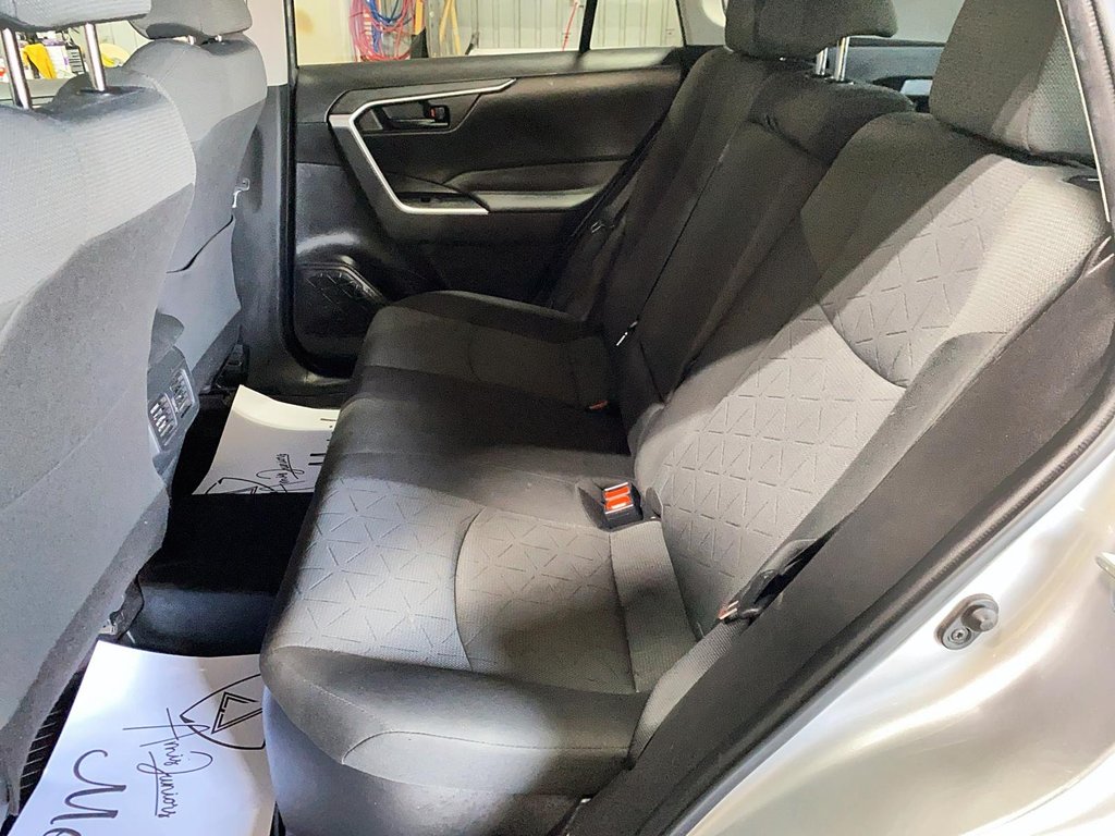 2022 Toyota RAV4 in Sept-Îles, Quebec - 8 - w1024h768px
