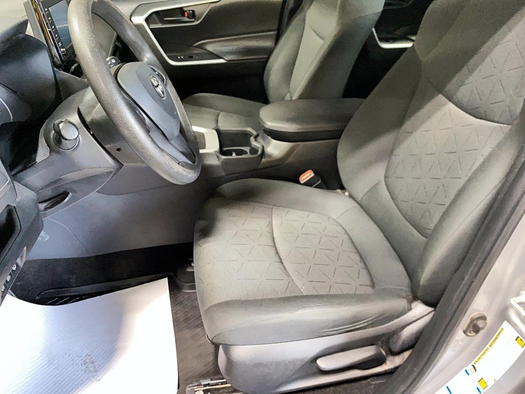 2022 Toyota RAV4 in Sept-Îles, Quebec - 10 - w1024h768px