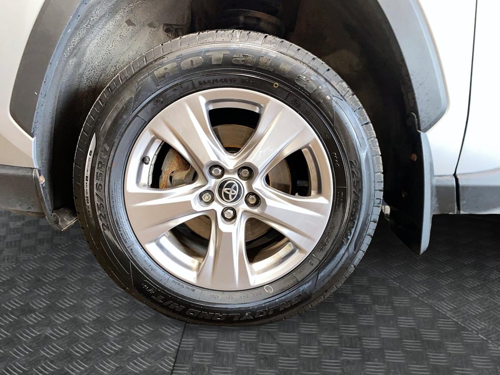 2022 Toyota RAV4 in Sept-Îles, Quebec - 6 - w1024h768px