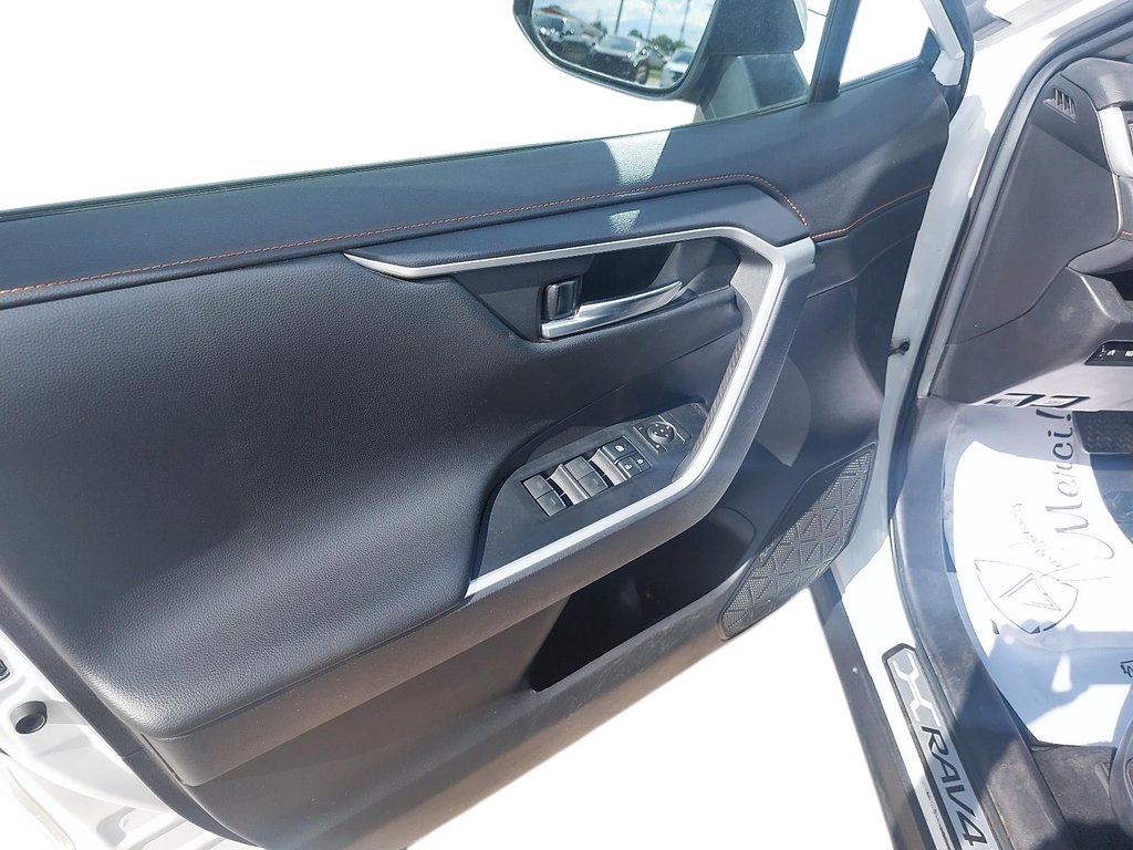 Toyota RAV4  2022 à Baie-Comeau, Québec - 11 - w1024h768px