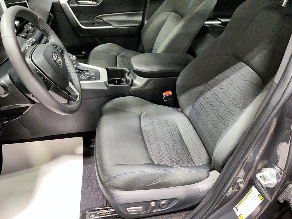Toyota RAV4  2023 à Baie-Comeau, Québec - 9 - w1024h768px