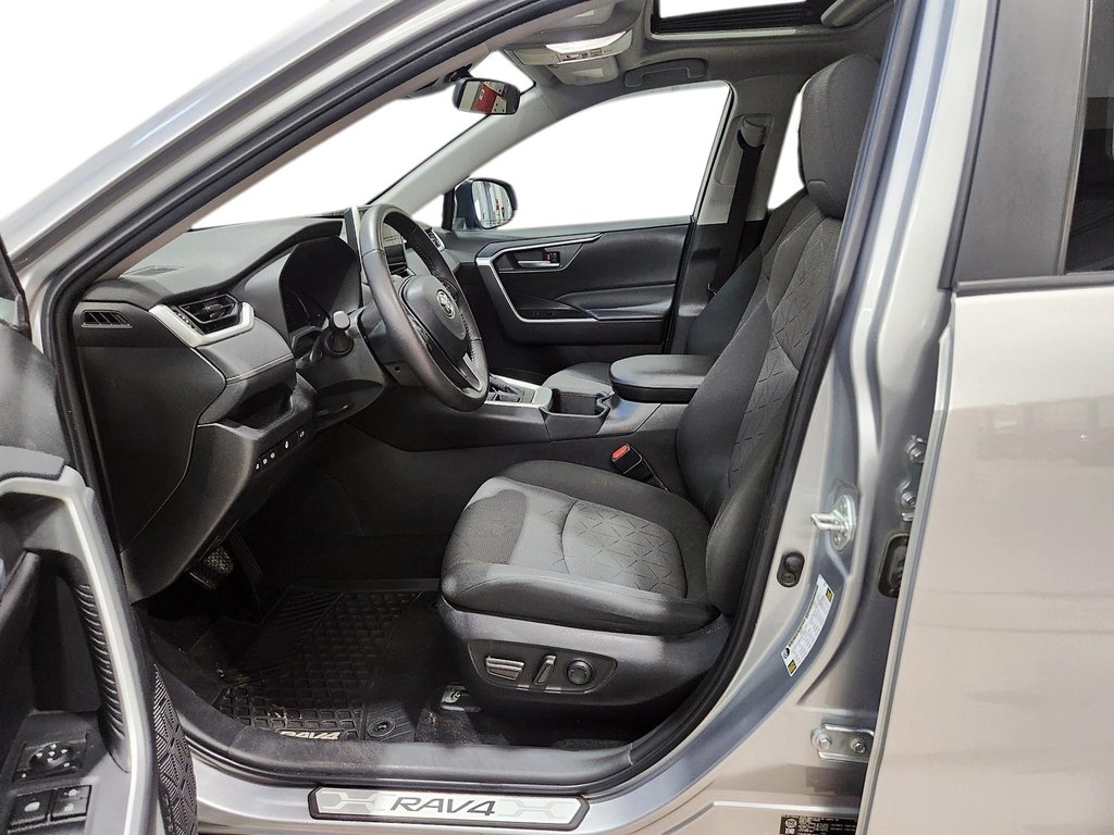 Toyota RAV4 XLE 2023 à Chicoutimi, Québec - 13 - w1024h768px