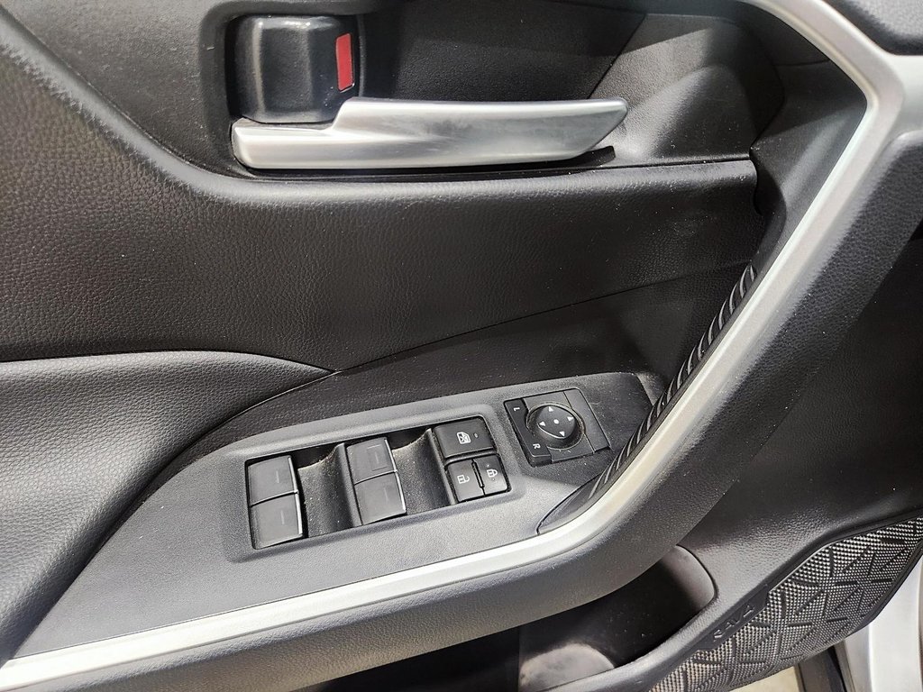 Toyota RAV4 XLE 2023 à Chicoutimi, Québec - 16 - w1024h768px