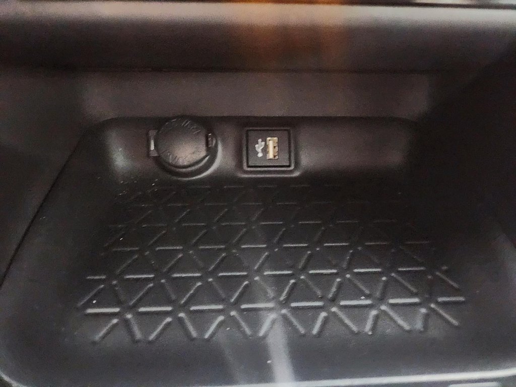 Toyota RAV4 XLE 2023 à Chicoutimi, Québec - 25 - w1024h768px