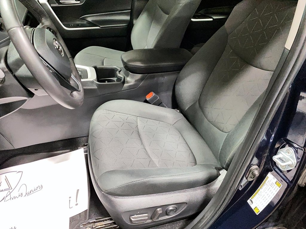 2024 Toyota RAV4 XLE in Chicoutimi, Quebec - 12 - w1024h768px