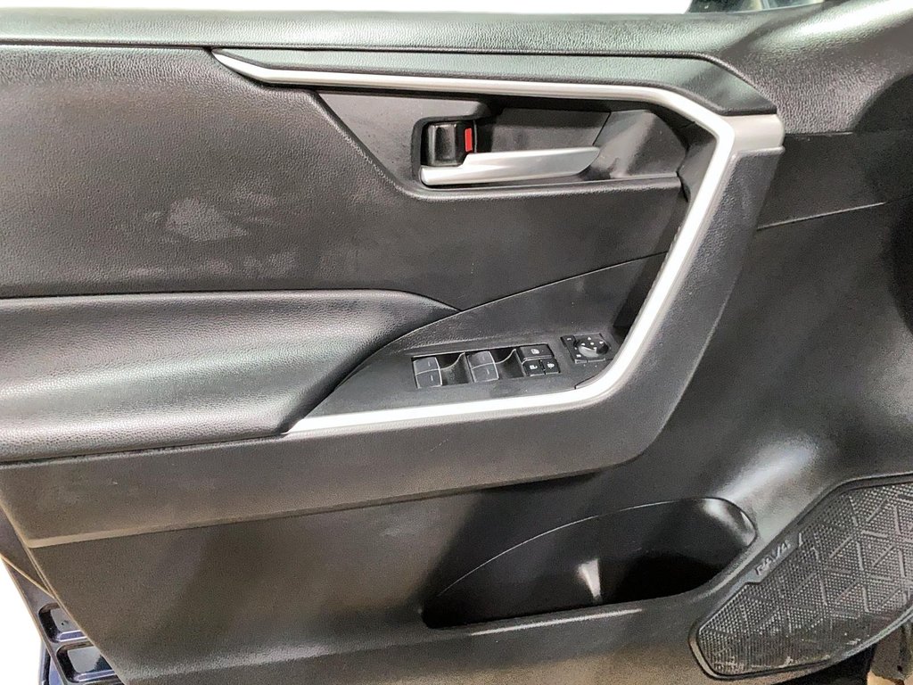 2024 Toyota RAV4 XLE in Chicoutimi, Quebec - 11 - w1024h768px