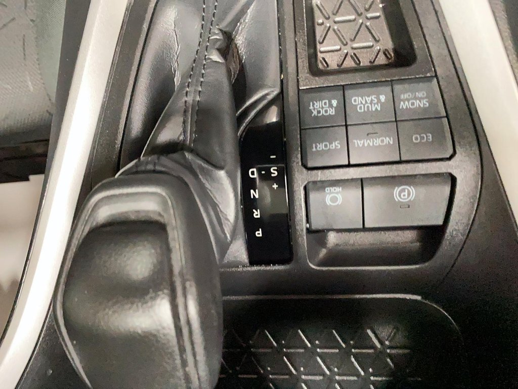 2024 Toyota RAV4 XLE in Chicoutimi, Quebec - 16 - w1024h768px