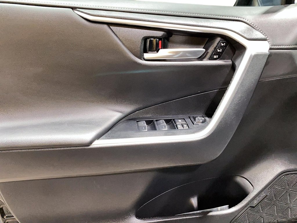 Toyota RAV4  2024 à Jonquière, Québec - 10 - w1024h768px