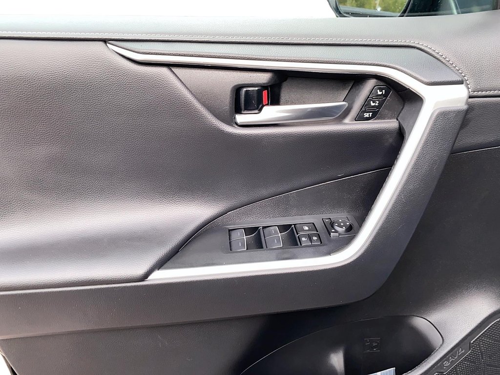 2024 Toyota RAV4 Limited in Chicoutimi, Quebec - 11 - w1024h768px