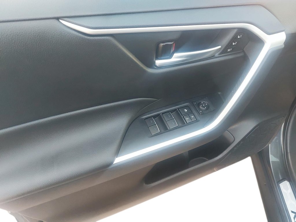 2025 Toyota RAV4 Hybrid XLE in Chicoutimi, Quebec - 12 - w1024h768px