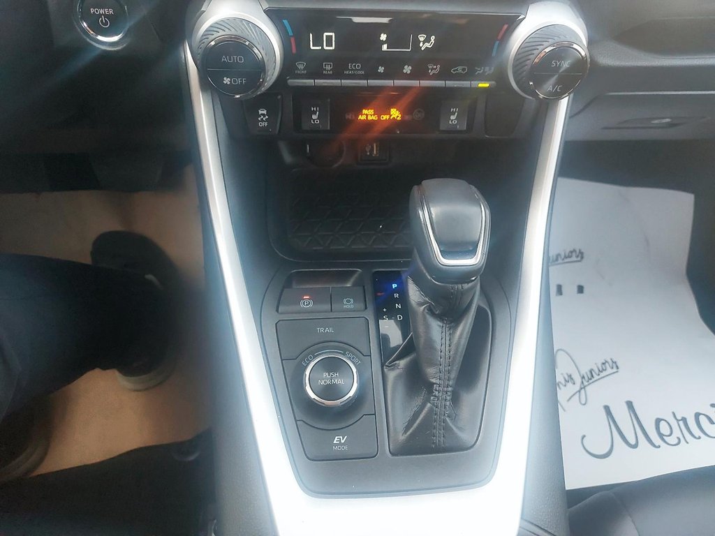 2025 Toyota RAV4 Hybrid XLE in Chicoutimi, Quebec - 16 - w1024h768px