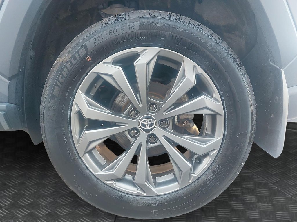 2025 Toyota RAV4 Hybrid XLE in Chicoutimi, Quebec - 8 - w1024h768px
