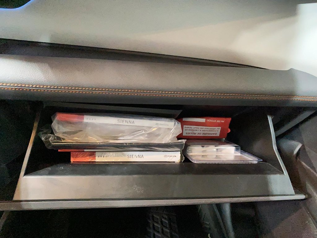 Toyota Sienna  2022 à Jonquière, Québec - 16 - w1024h768px