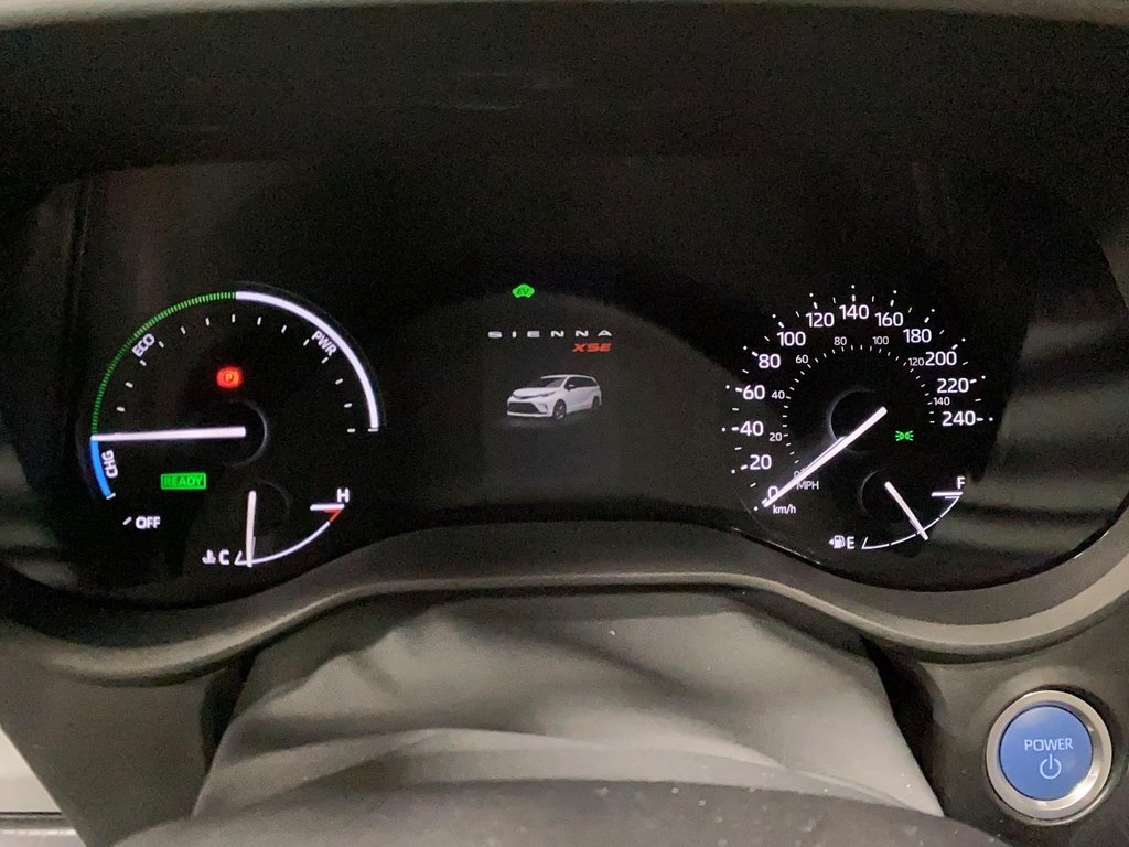 Toyota Sienna  2022 à Jonquière, Québec - 17 - w1024h768px