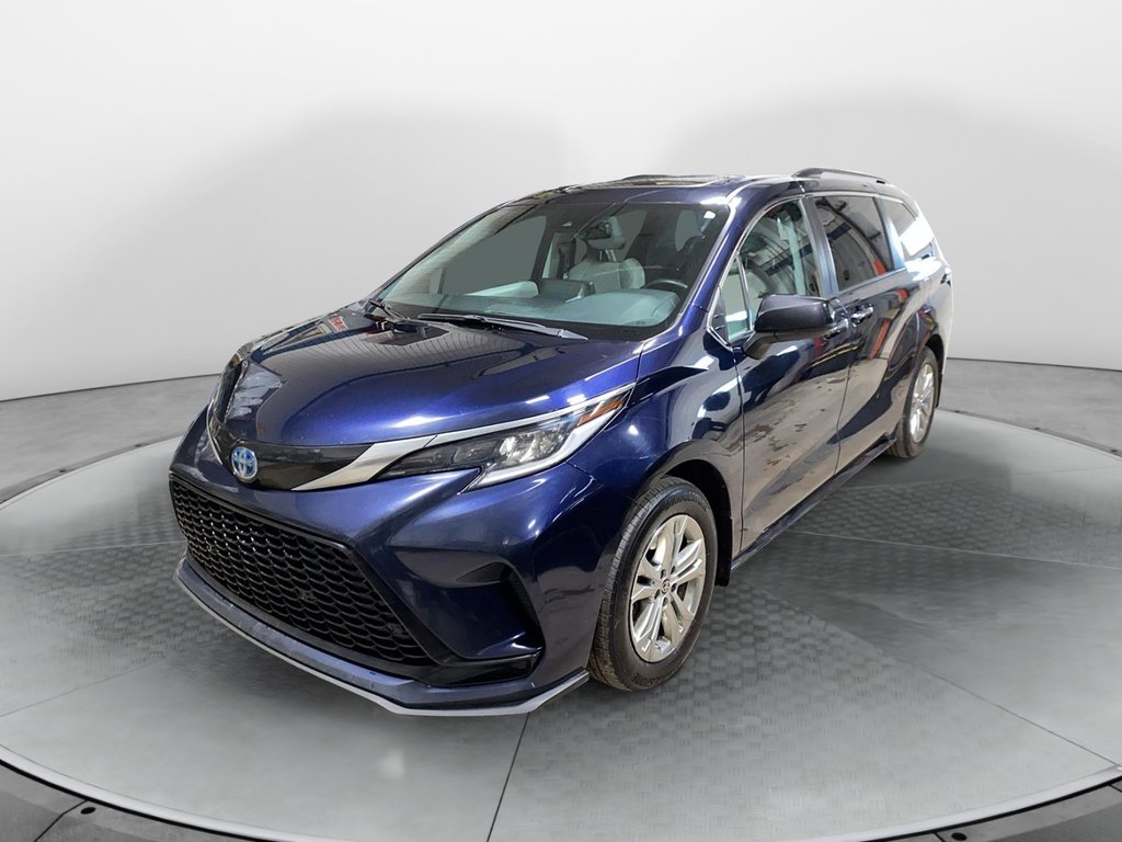 Toyota Sienna  2022 à Jonquière, Québec - 1 - w1024h768px