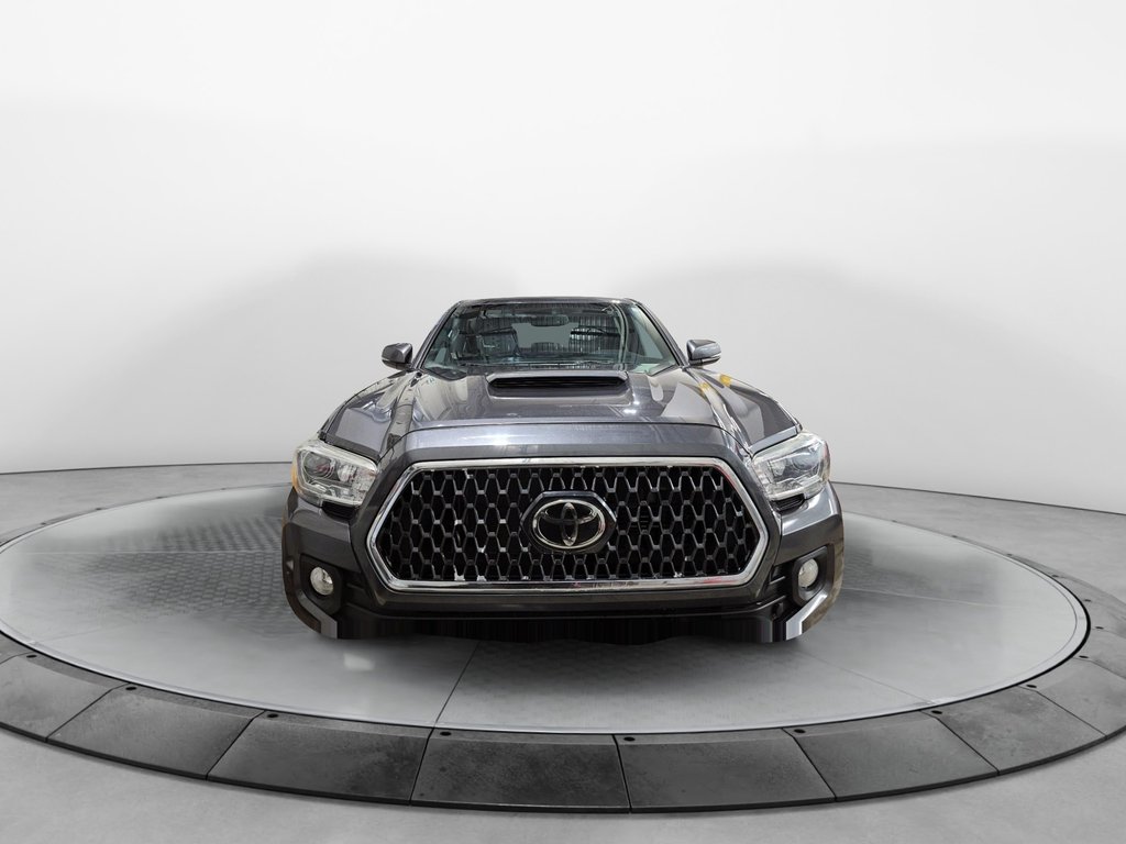 Toyota Tacoma SR5 2018 à Chicoutimi, Québec - 2 - w1024h768px