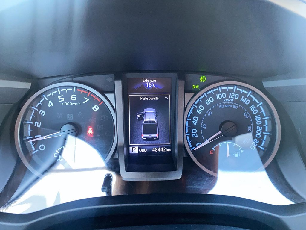2020 Toyota Tacoma in Jonquière, Quebec - 15 - w1024h768px
