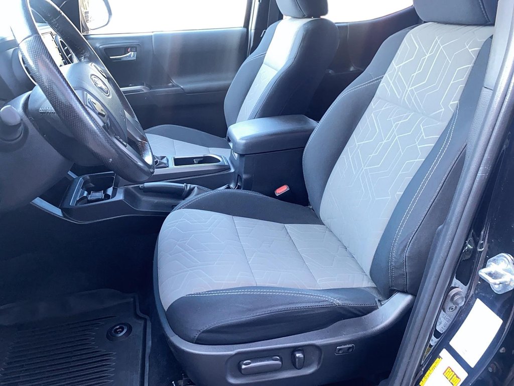 2020 Toyota Tacoma in Jonquière, Quebec - 11 - w1024h768px