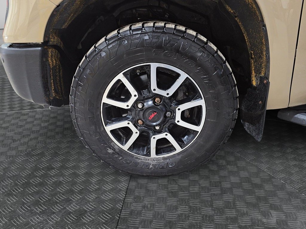 Toyota Tundra  2020 à Jonquière, Québec - 7 - w1024h768px