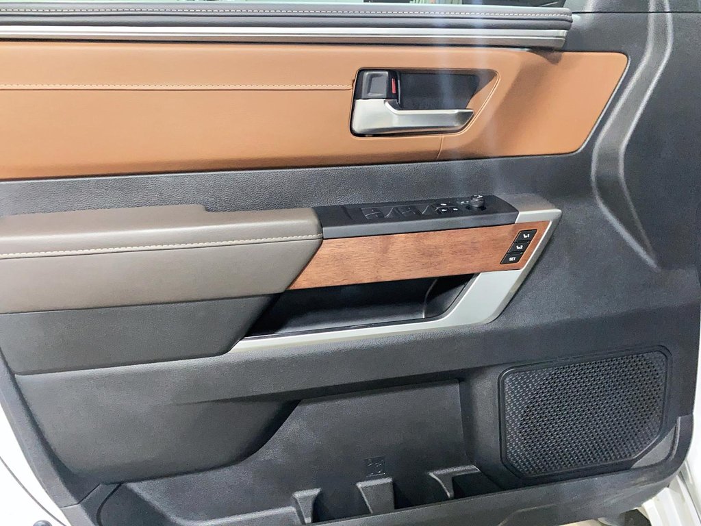 2025 Toyota Tundra in Sept-Îles, Quebec - 8 - w1024h768px