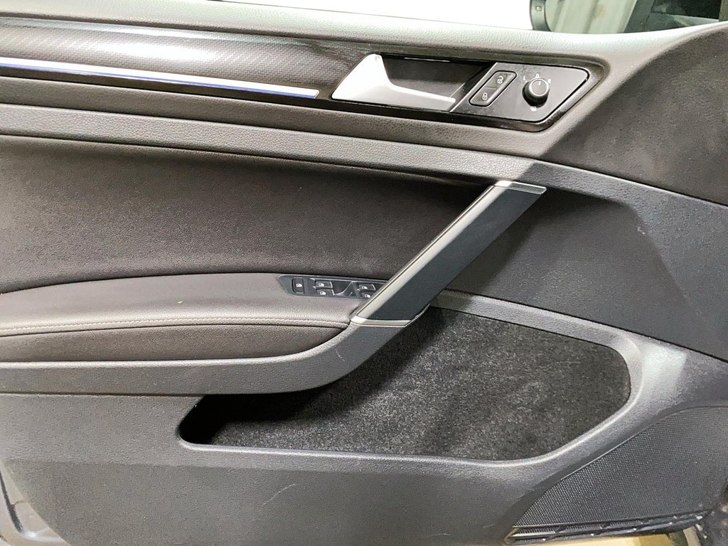 2018 Volkswagen Golf R in Jonquière, Quebec - 11 - w1024h768px
