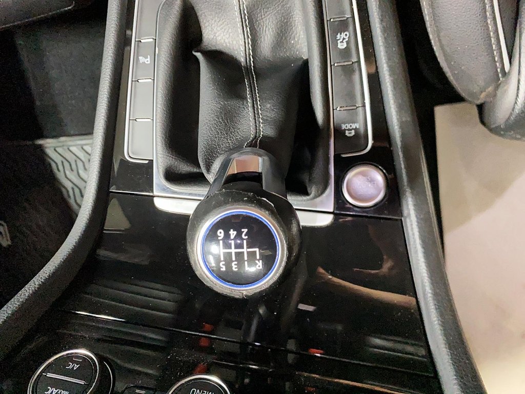 2018 Volkswagen Golf R in Jonquière, Quebec - 17 - w1024h768px