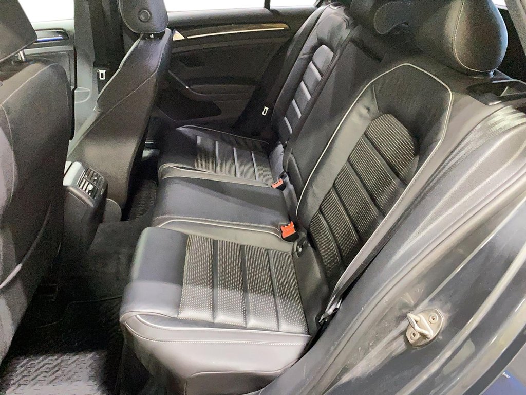 2018 Volkswagen Golf R in Jonquière, Quebec - 9 - w1024h768px