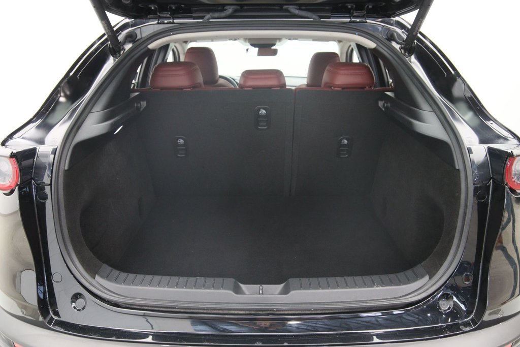 2022 Mazda CX-30 in Baie-Comeau, Quebec - 18 - w1024h768px